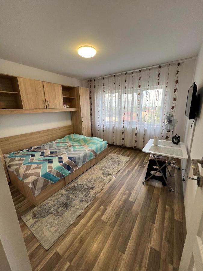 Apartament Cu 2 Dormitoare - Madalina Corabia Экстерьер фото